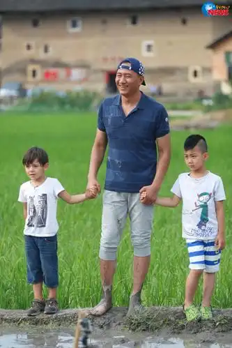 经典情侣组合胡军,刘烨合体《爸爸去哪儿》 网友戏称「蓝宇2」