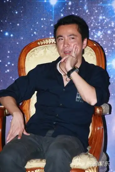 图文华谊明星汇官网启动王中磊托腮思考
