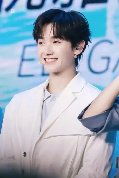 into1可爱担当高卿尘