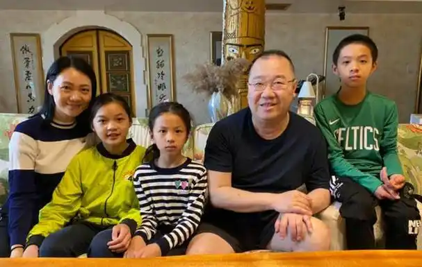 英达老婆梁欢个人资料简介(英达老婆梁欢现在照片) - 帮企客