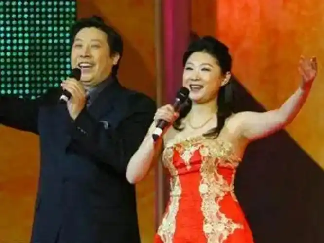 张译妻子钱琳琳二婚带娃嫁给他丁克16年如今50岁被宠成公主