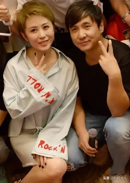 "军艺校草"沈腾的成名史,和他背后的3个女人_王琦_马丽_麻花