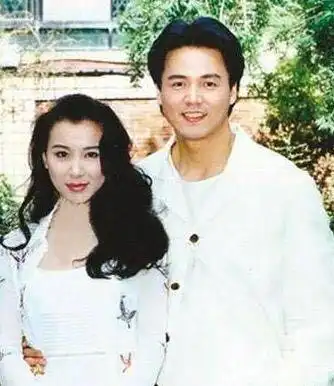 张庭老公年轻时曾演琼瑶剧,看到年轻时的照片,网友直呼文艺暖男