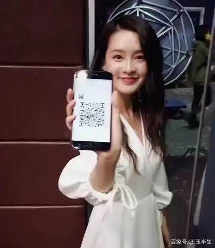 李沁加记者微信,却把"二维码"暴露在大荧幕上,截图加好友
