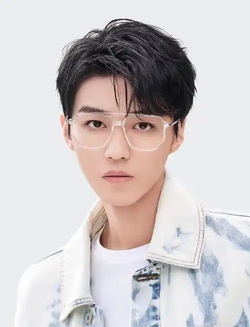fengchenwang#王俊凯超话@tfboys-王俊凯演绎feng chen wang 2021