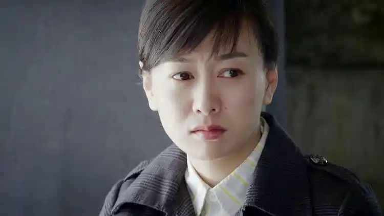 小雪带着周丽萍看新房子,周丽萍也没说不搬,就是离老唐越来越远