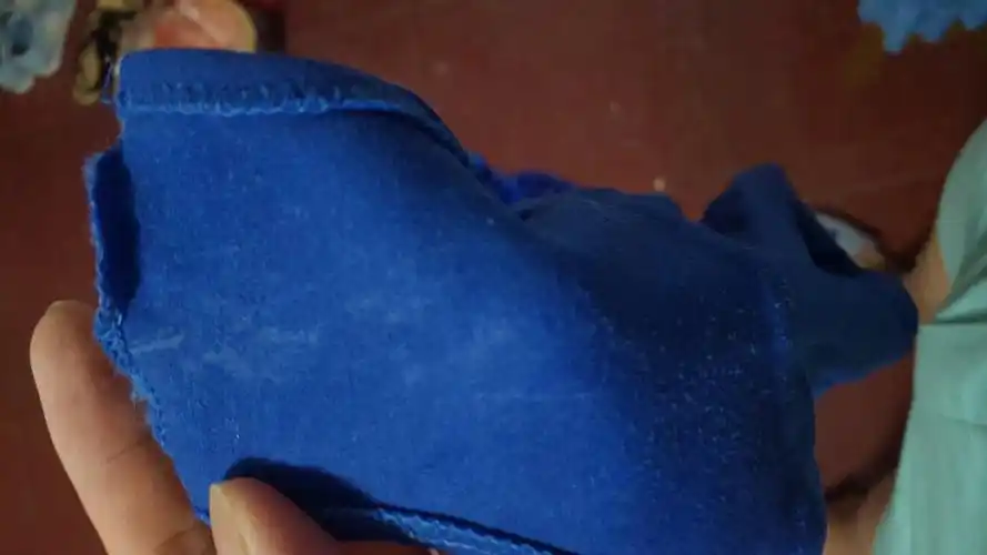 女的内裤这上面白色的点点是白带还是流出来的精子!