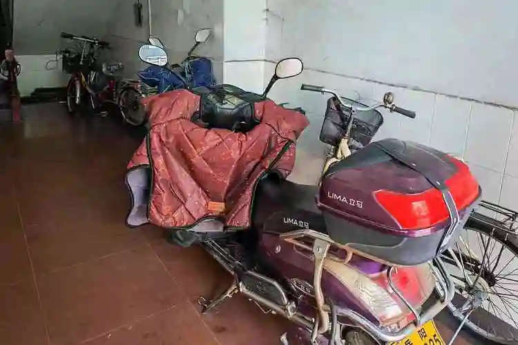 岳阳经开区开出首张电动自行车违规充电罚单