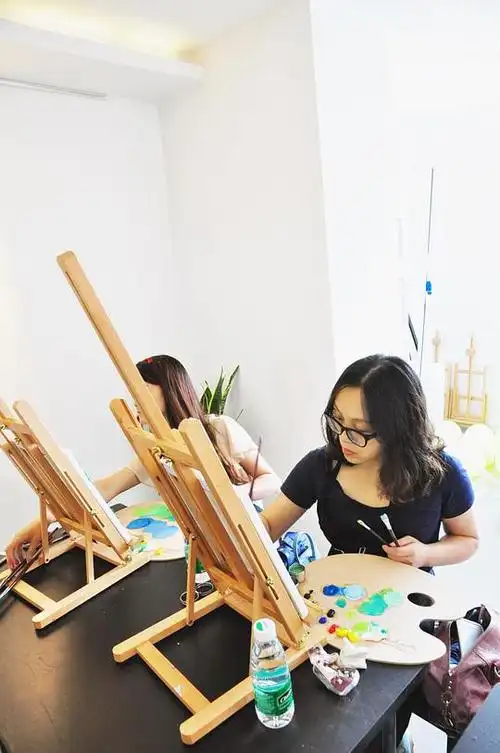 活动照片- 瑞芬课堂-零基础油画,素描,定制创意画