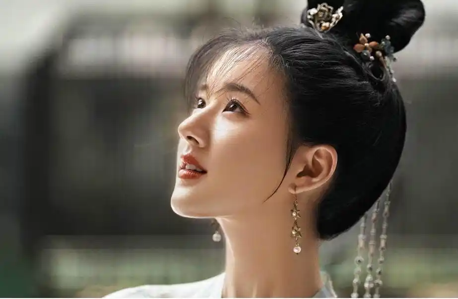 甜系少女赵露思,古装剧市场的一股清流,甜美可爱又灵动