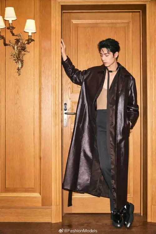 肖战gucci看秀造型##肖战低胸背心