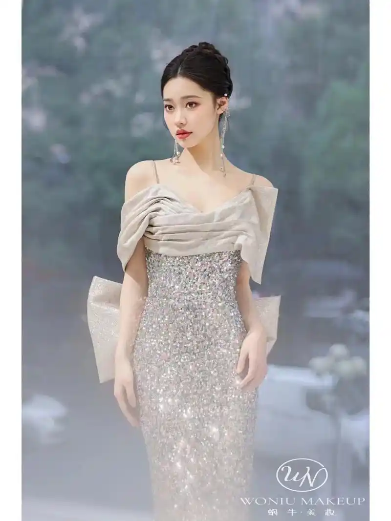 【蜗牛美妆·婚纱礼服馆】穿上加上灯光就是美人鱼!是女明星! - 抖音