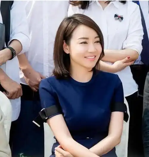 回顾51岁的闫妮每个月都给前公婆生活费以后我就是您的亲女儿