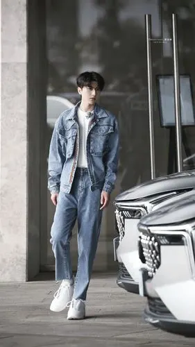 看,是坤坤,大长腿蔡徐坤