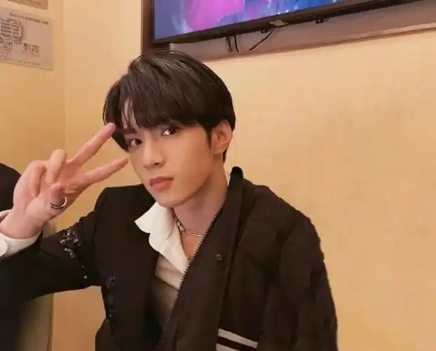 刘耀文黑白滤镜随拍