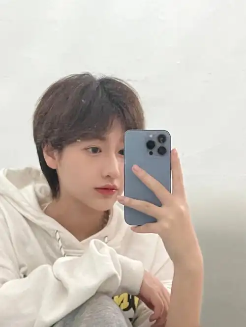 女生帅起来超短发女生