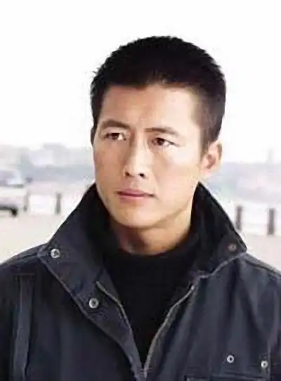 p>高曙光,1964年4月21日出生于山东省,中国内地男演员.