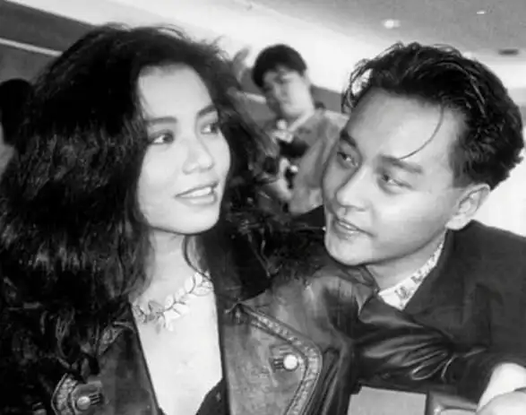 钟楚红息影24年后深夜晒与刘德华合照配文19个字众人发来贺电