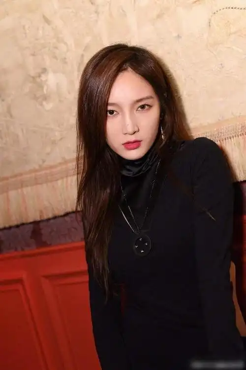 曾与宋茜不分上下,备受王思聪青睐,孟佳为何火不起来?