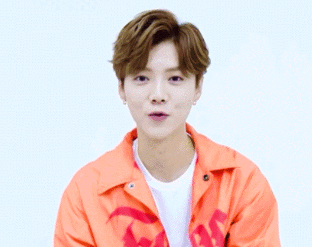 鹿晗帅哥型男迷人阳光gif动图_动态图_表情包下载_soogif