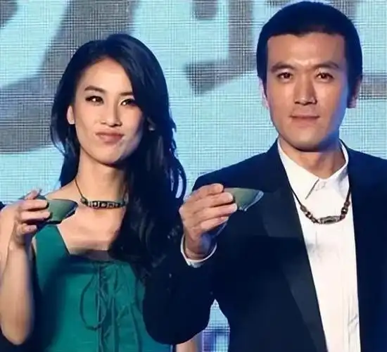 回顾藏了8年公开身份一年两亿零花钱她的故事比你想的精彩