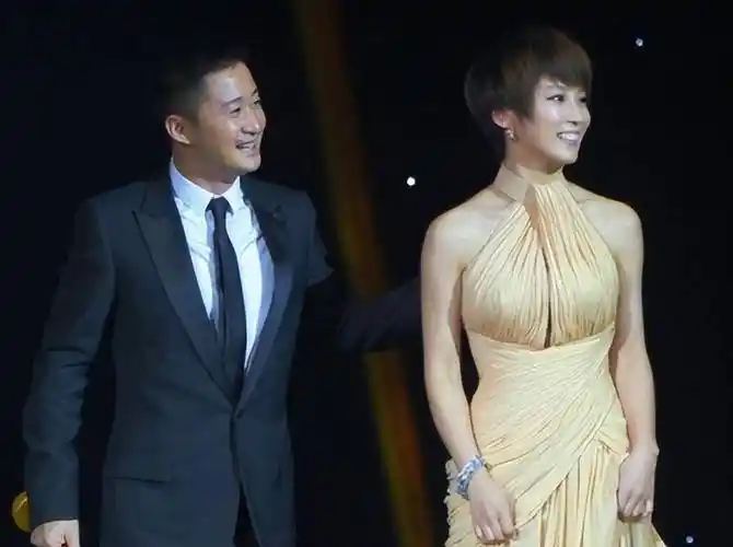 谢楠发长文回应吴京"塌房",否认吴京不尊重女性,不爱老婆