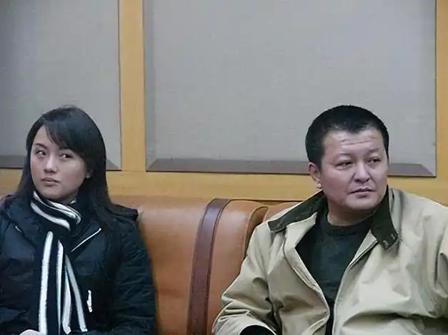 回顾山东女婿杨亚洲娶了情路坎坷的倪萍结婚17年他幸福吗