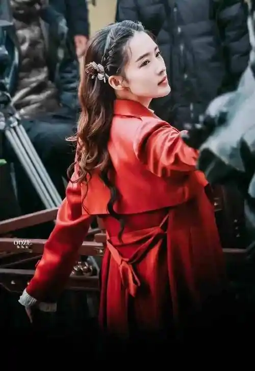 原创李沁古装红衣造型太绝了艳若桃李美得让人窒息