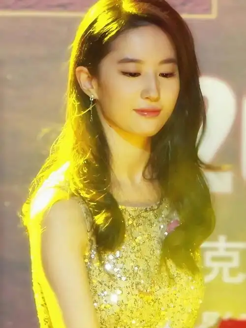 亲和力十足的女神刘亦菲