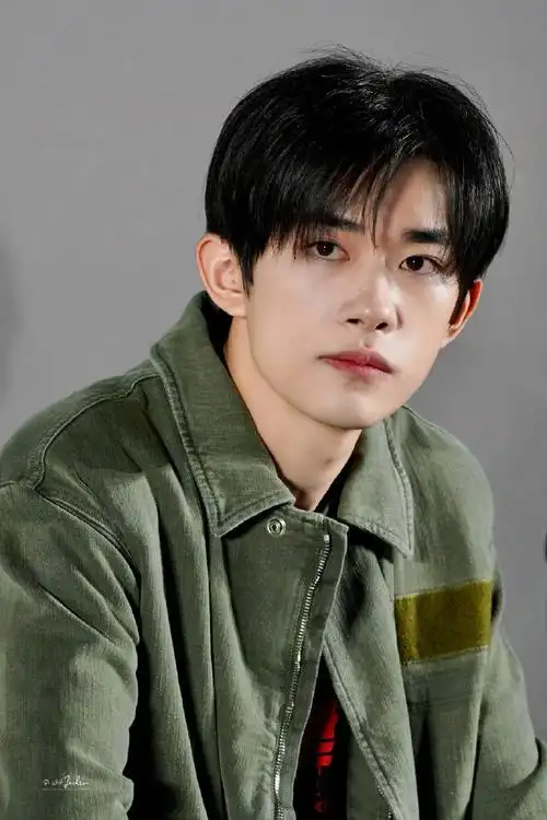 帅哥哥@tfboys-易烊千玺#易烊千玺电影小小的我##四字 易烊千玺 yyqx