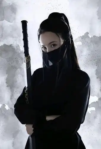 一身黑衣手持宝剑.这样英姿飒爽的小姐姐你爱了吗!