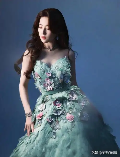 刘亦菲是一位表现力极强的女演员,十八般武艺秒杀全场老婆