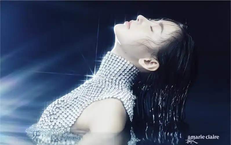 张天爱杂志封面大片:化身美人鱼,演绎别样性感