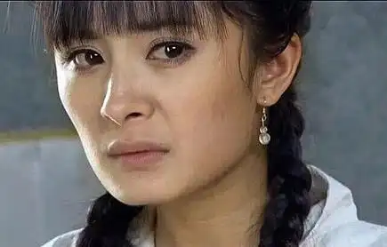 刚出道的杨幂惨不忍睹方脸塌鼻似路人不过眼角的细纹却一直在