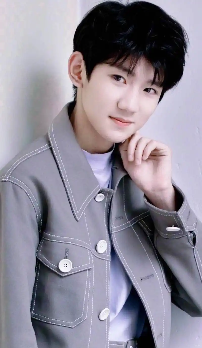 王源帅照走一波,软萌可爱的二源是不是你喜欢的偶像呢?