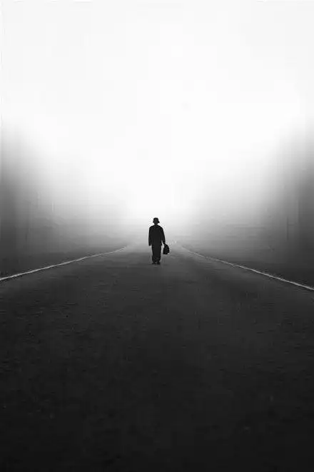 每个人都一样,都有一段独行的日子,或长或短,这都是无可回避的.