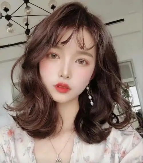 流行发型女生中长发