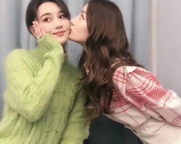 迪丽热巴最好的四位闺蜜,前三位红成一线,唯独最美的她被人遗忘__财经