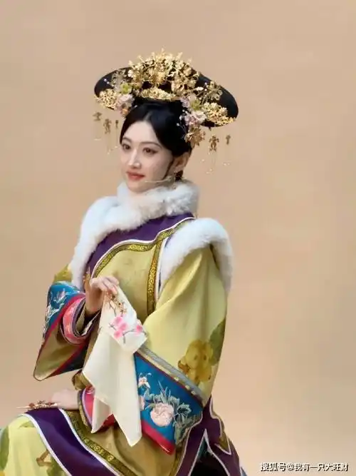 那可太精彩了,因为穿衣服被嘲笑最多的女明星,景甜,斓曦都在这里