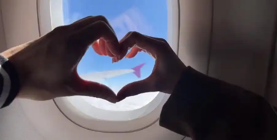 组图:敖犬晒与女友日本游vlog 比心合照超甜情侣模式开启_高清图集