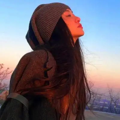 蓝色风格的头像女,高清浅蓝色风格的头像女真人图片_女生头像_头像屋