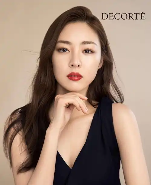 韩国女艺人李沇熹最新代言宣传照曝光
