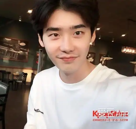 星闻李钟硕公开近况长了胡子也是漫撕男