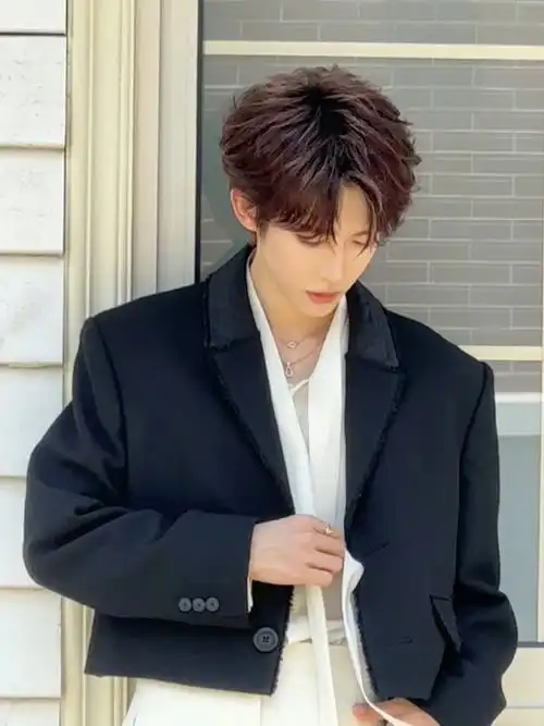 微博电影之夜出圈造型##微博电影之夜明星妆造#@刘宇yu_身穿白色飘带