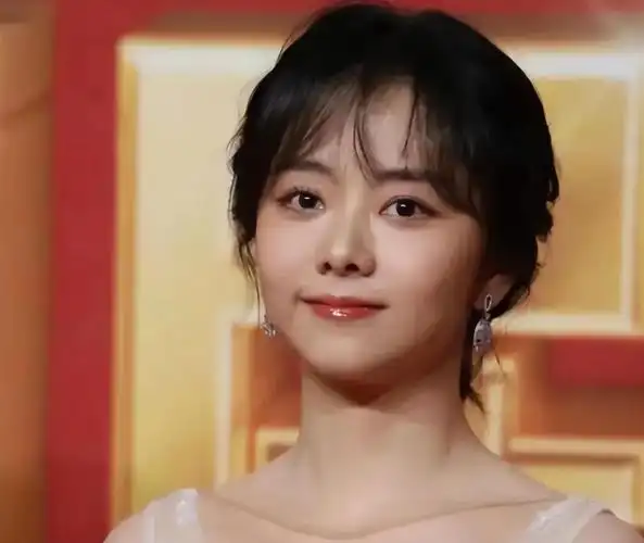 回顾自古塌鼻出美人这10位女星个个惊艳有人曾靠鼻子美出圈