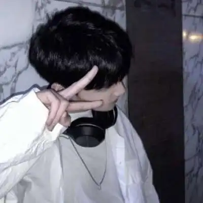 qq头像男生阳光侧脸治愈系积极向上阳光男生头像