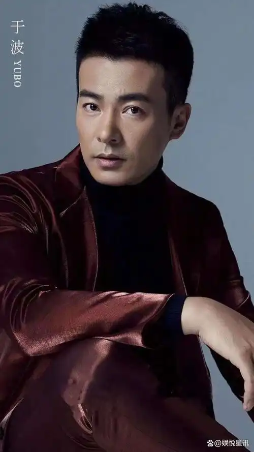 于波最新写真帅气沉稳 梦回电视剧《水月洞天》童大哥