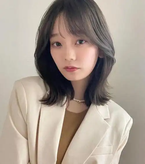 今年这3款"齐肩烫发"火了!比长发洋气,比短发显脸小,真美