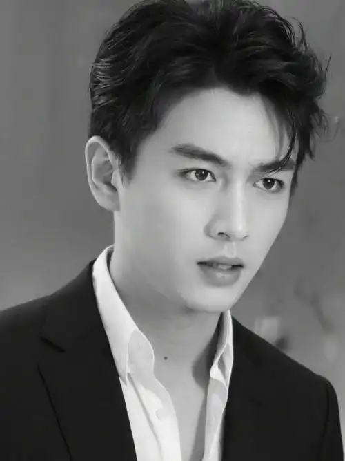 陈晓超话#陈晓#【图集】阳光帅气9699美人痣陈晓  生日倒计时ing