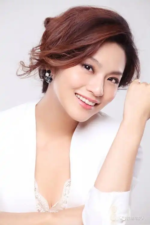 年过40岁还未婚的8位央视女主持人最后一位曾经还是高考状元